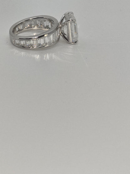 Radiant cut engagement ring