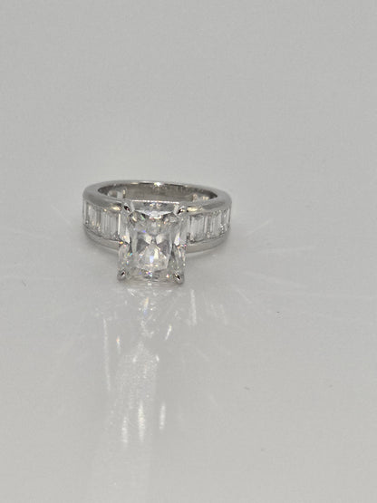 Radiant cut engagement ring