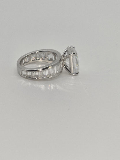 Radiant cut engagement ring